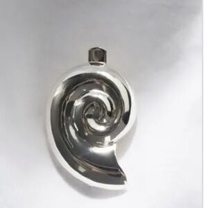 H&M silver Shell-Shaped Pendant